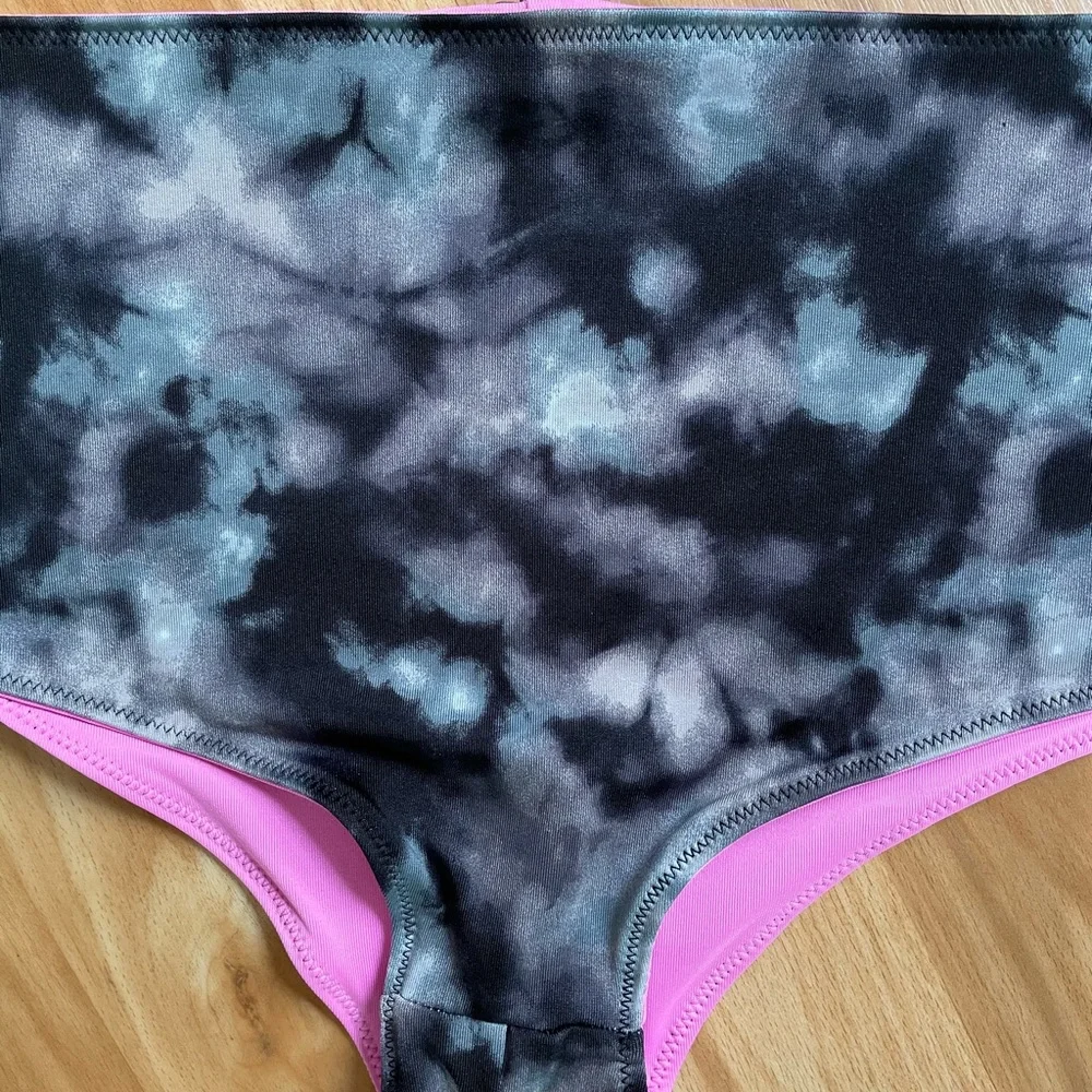 NWT Victoria’s Secret PINK Active Reversible Hipster Gym to Swim Shorties